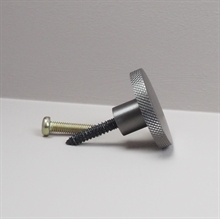 Sort metal knop/knage med riller